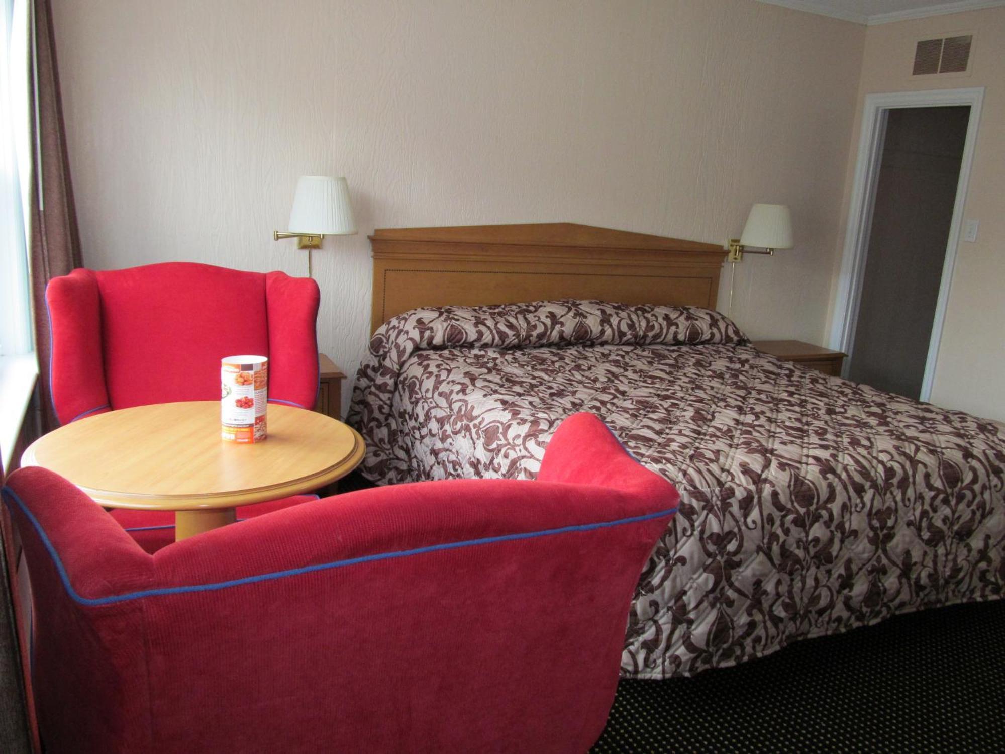 Knights Inn London Ontario Room photo