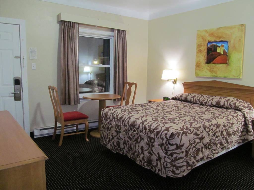 Knights Inn London Ontario Room photo