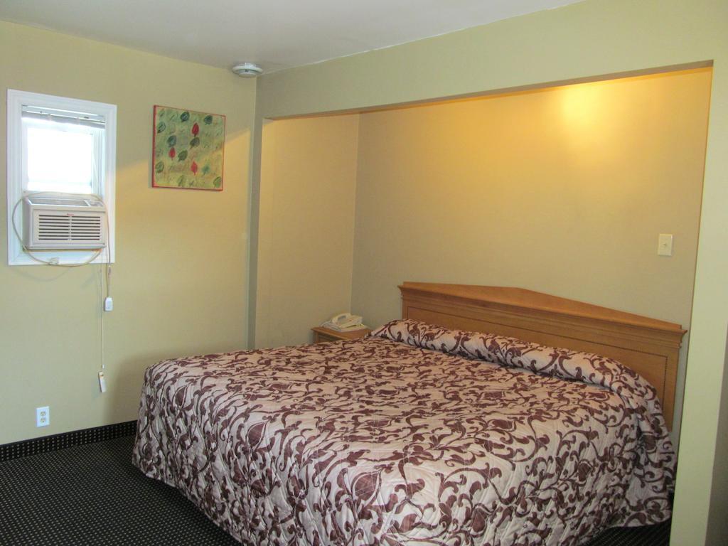 Knights Inn London Ontario Room photo